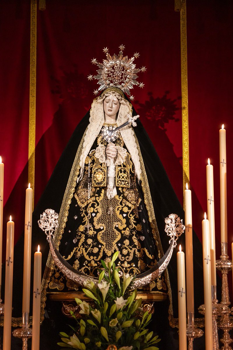 doloresdlpuente's tweet photo. «Ven, Madre, fuente de amor,
hazme sentir el poder del dolor
para que pueda llorar contigo.»

🖤🗡️ Ntra. Sra. de los Dolores preside el altar de la parroquia de Santo Domingo, con motivo de la celebración del septenario en su honor. 

#CofradíasMLG #DoloresdelPuente https://t.co/iCAuPVR0ys