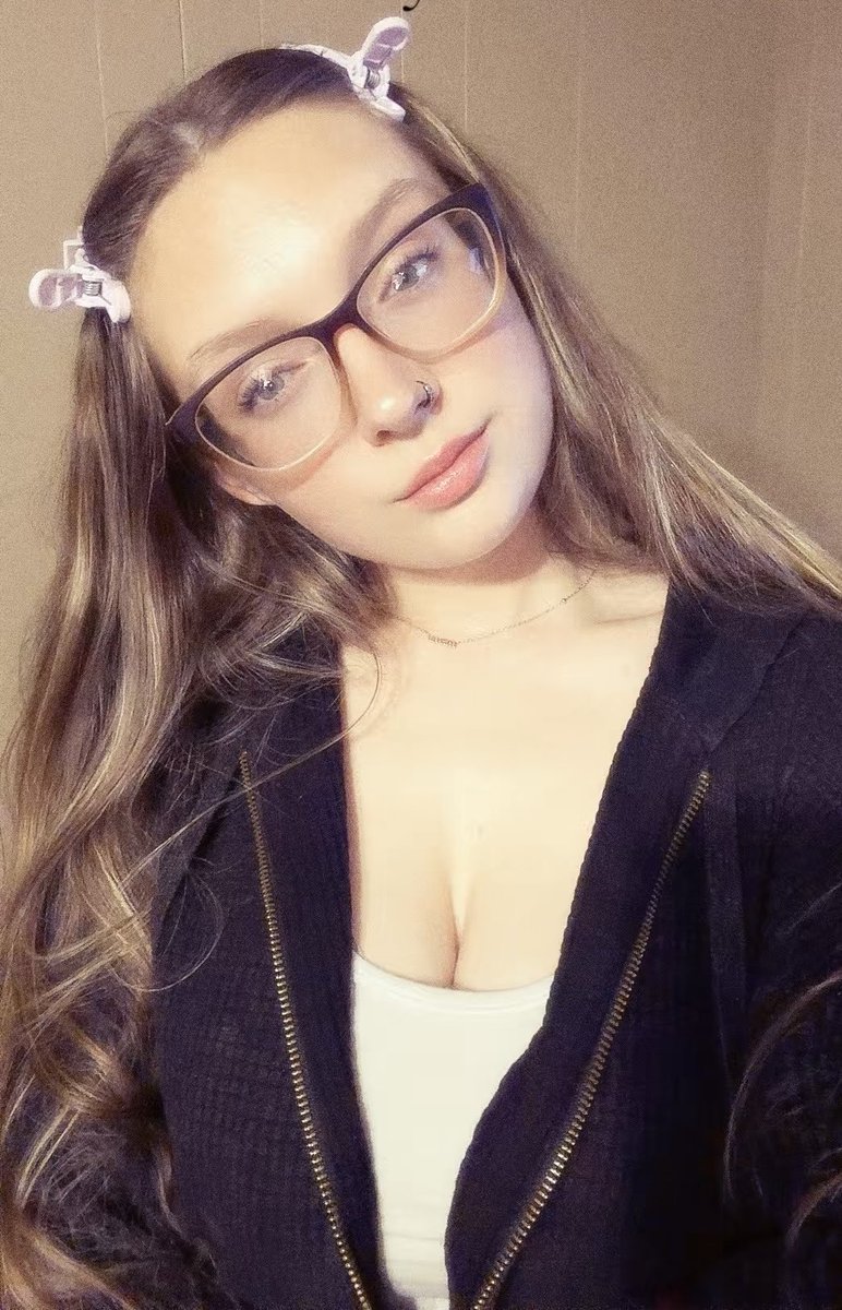 PaleTemptress tweet media