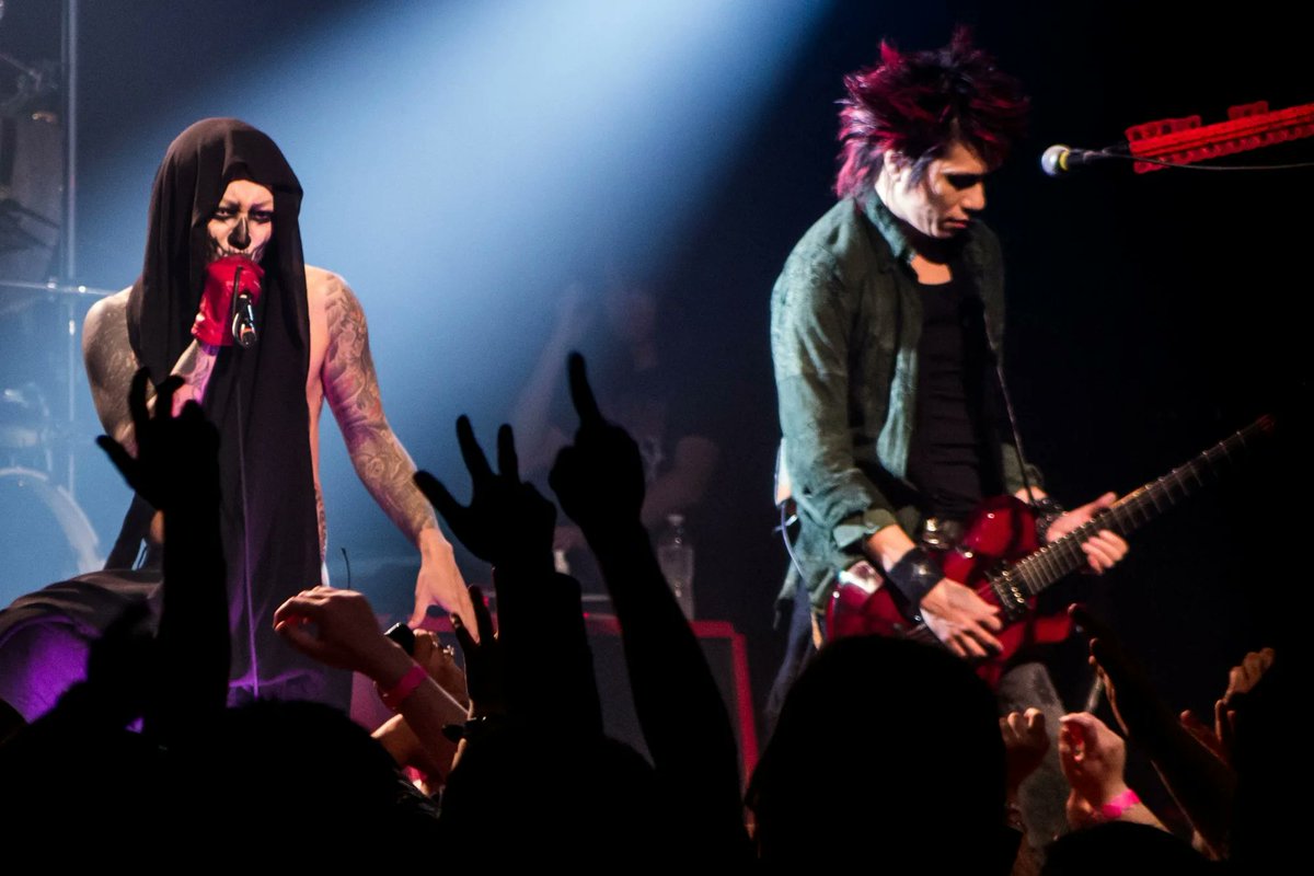 kyo posting tweet media