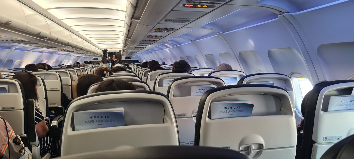 MttRbnsn's tweet image. 🤔

#BA did its usual trick here, of emailing me y/day saying I was on a 'very full flight' and would I mind checking my bag in (I didn't)? 

Then took cases off other passengers at the gate.

I'm row 29. In the last five rows alone (30sts), THIRTEEN are empty.

Full? FULL?! 🤦‍♂️