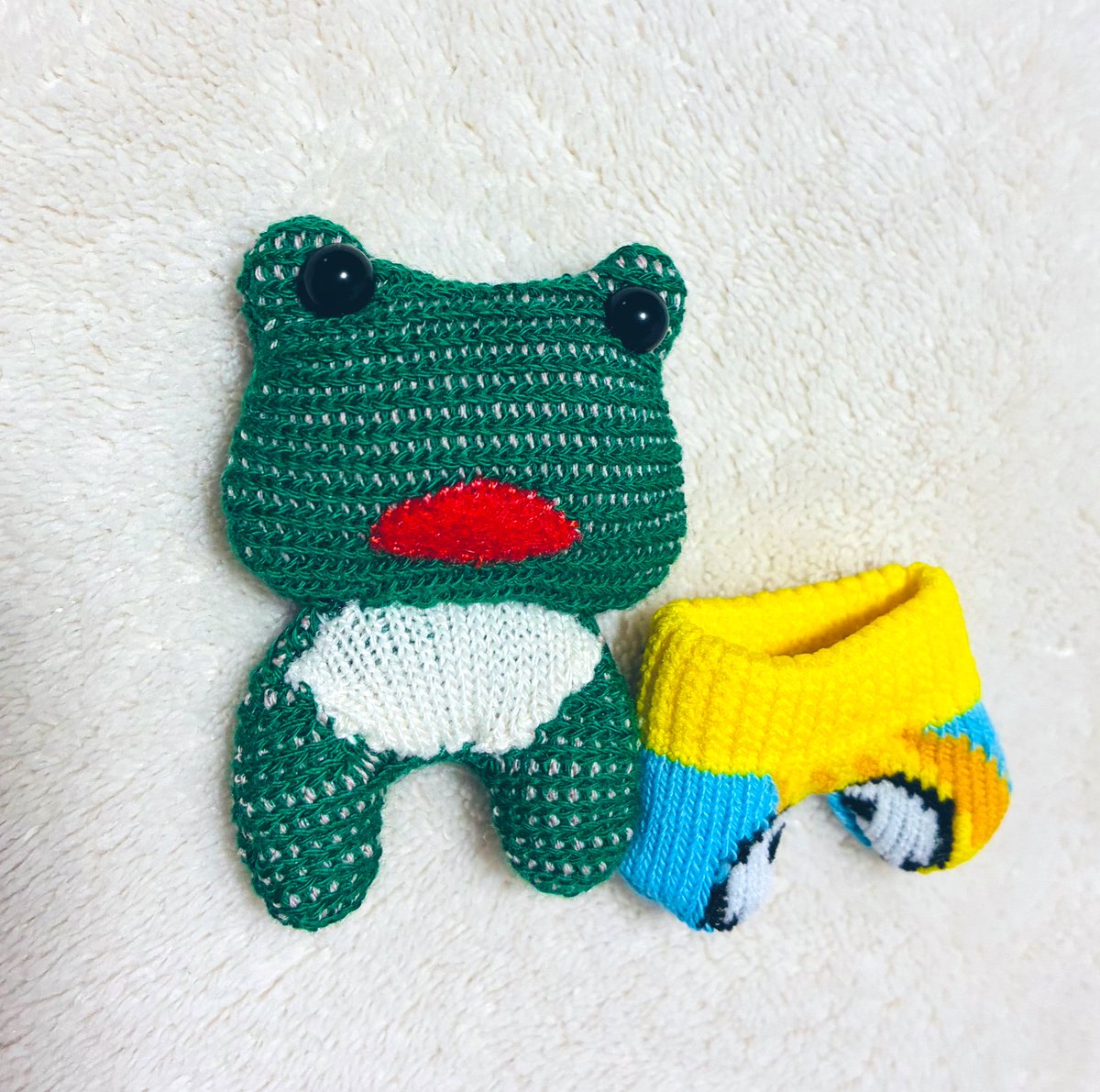 靴下のカエル作ってた🐸
着替えられるやつ✨
#ハンドメイドぬいぐるみ