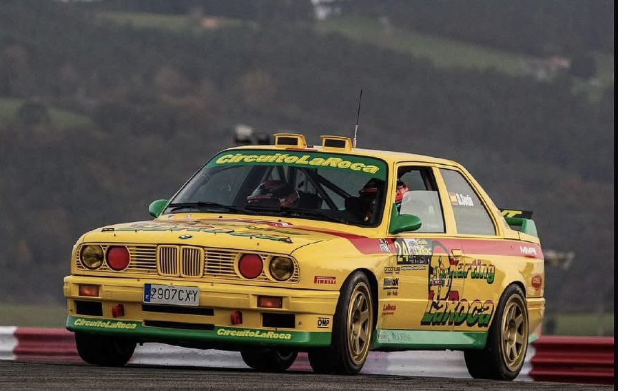 ccrcantabria's tweet photo. Hoy cumple años nuestro compañero Joaquín Pérez 🎂
Con esta foto copilotando a Daniel Sordo en el Circuito LaRoca queremos felicitarle 🎉
Muchas felicidades, Quinito ☺️
#Coches #Clásicos #Nosgustanlosclásicos #Legend #Codriver #Rally #Classic #Car 🚘 https://t.co/mzzlXBauoz