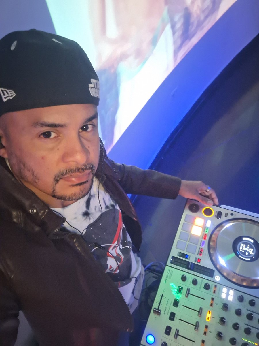PipoFlash's tweet photo. Viernes 🎵🔊 #CrowNCasinosHipódromo
@crowncasinospty @coderepan 

#VJPipoFlash🇵🇦 #WorldVideoMusic🌎 
#Supreme⚡️ Noches en Panamá🇵🇦 https://t.co/ypCVeyHOWW