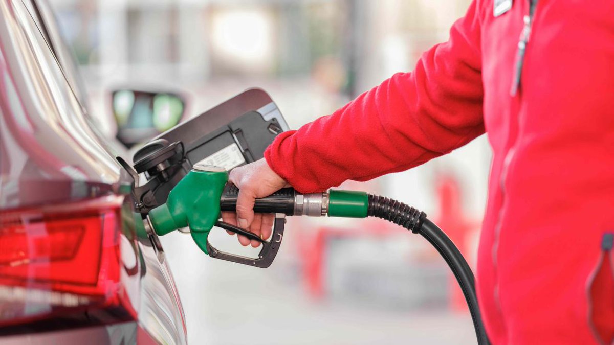 Akaryakıta dev zam yolda!
Salı günü motorine 6 TL dolayında yeni bir rekor artış bekleniyor