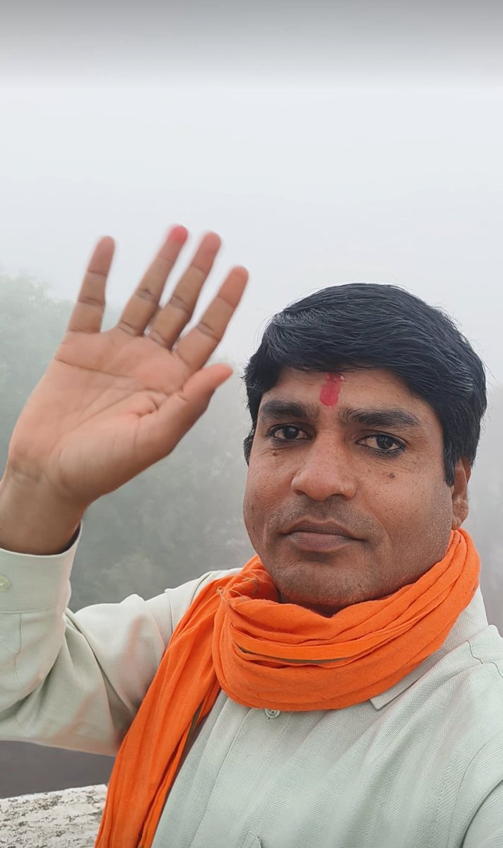 RAMPRAS75825947's tweet photo. मेरे प्यार की मजार तो आज भी वही है जान
बस तेरे ही सजदे की जगह बदल गयी!!!
*****
टूट कर भी कम्बख्त धड़कता रहता है
मैने इस दुनिया मैं दिल सा कोई वफादार नहीं देखा!!!
***** https://t.co/LYd4ps3liE