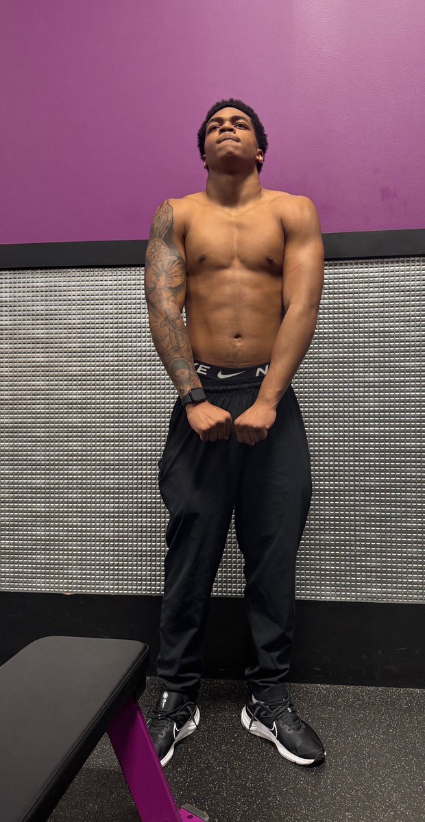 GavodaOne1's tweet photo. late night gym sesh…💪 https://t.co/gz40RwqkVP