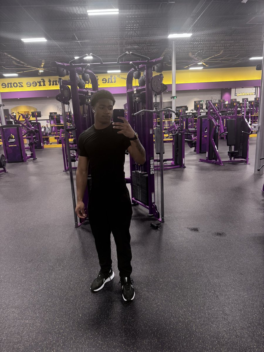 GavodaOne1's tweet photo. late night gym sesh…💪 https://t.co/gz40RwqkVP