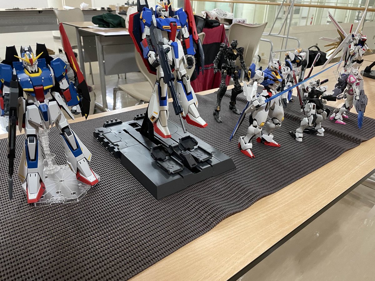 ce_circlekanyu's tweet photo. 創作活動部の紹介です！

活動場所、日時:
・70号館7074教室
・水曜日または金曜日の18:00～

活動実績：
・コミケへの参加
・北桜祭の出展

新入生へ：
イラストやプラモデル、ゲーム制作、小説など、好きな創作活動を楽しんでいます。
好きなものを好きと言える人はぜひ遊びに来てください！ https://t.co/6GUtxThaYj