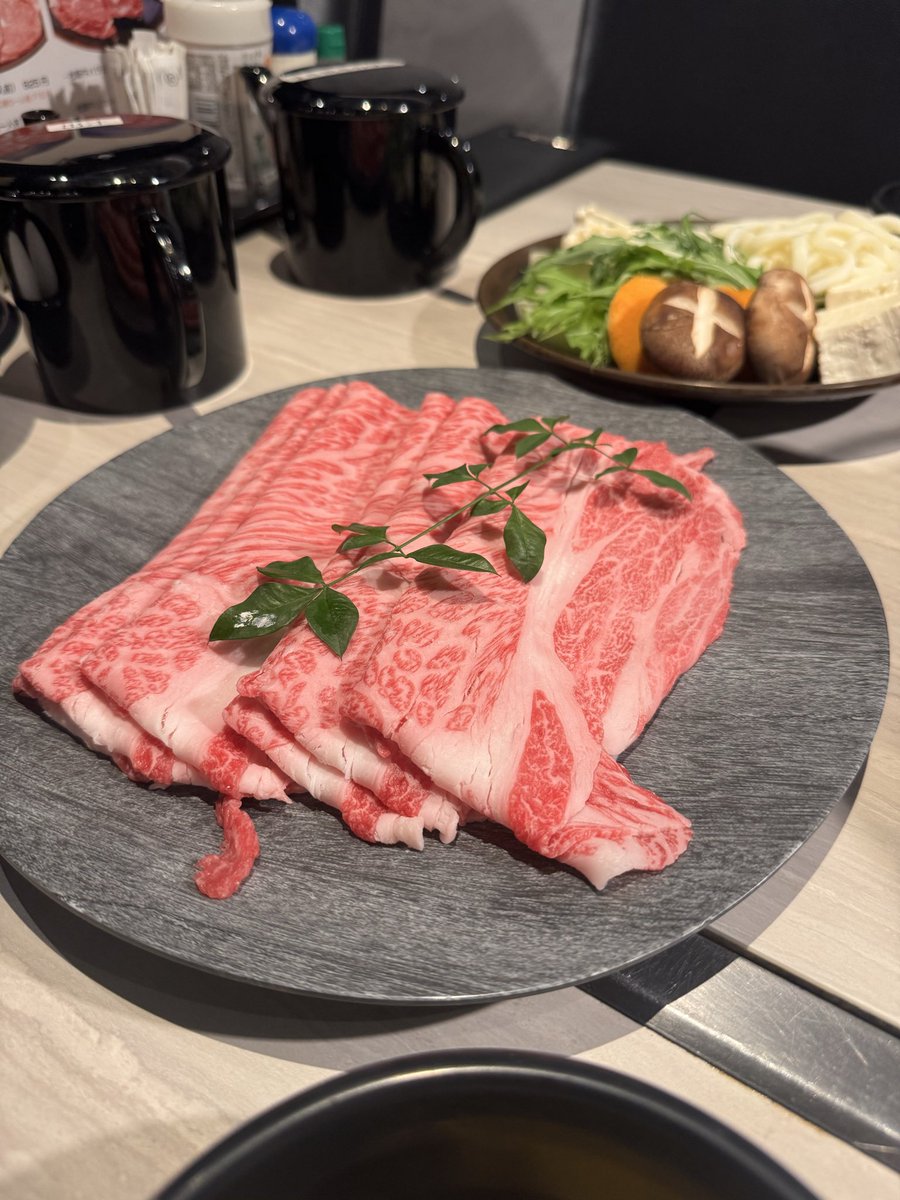 AgChin007's tweet photo. ゴルフの景品でいただいたカタログで選んだ松坂牛のすき焼き☺️
お肉が甘くて最高でした！！ https://t.co/hhaIaoitKx