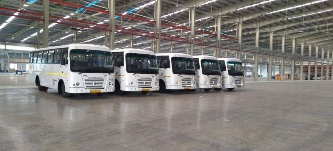 AndhraNexus's tweet image. Ashok Leyland produces 609 buses in a year since its Mallavalli plant inauguration 🚍

800 employees working at the plant, with most buses supplied to Maharashtra State Transport

Soon EVs will be made at the plant, MoU already signed with AP Govt.
#Vijayawada #AndhraPradesh