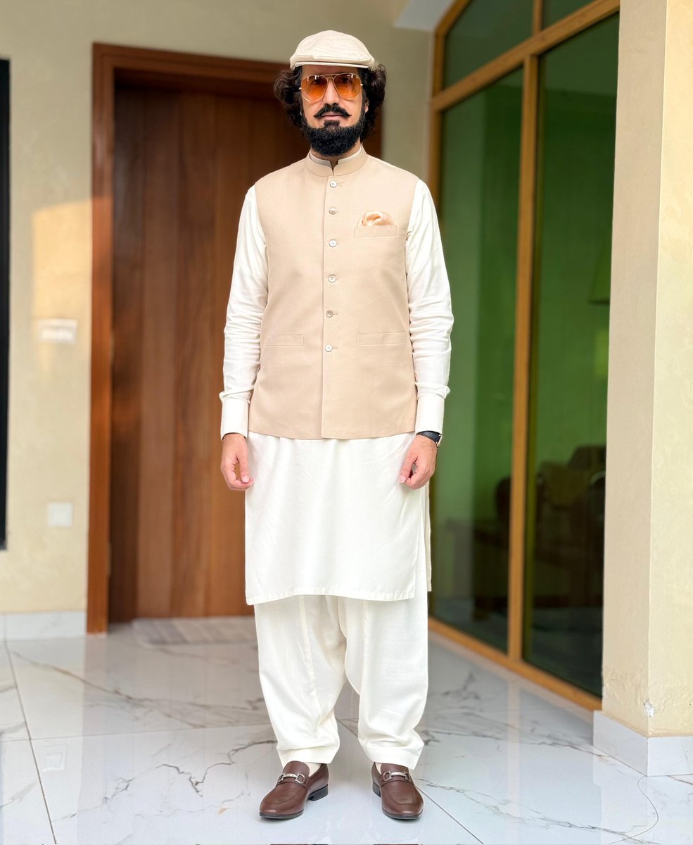 تمام اہل اسلام کو عید الفطر دل کی اتھاہ گہرائیوں سے بہت مبارک ہو جی 💞🇵🇰🙇