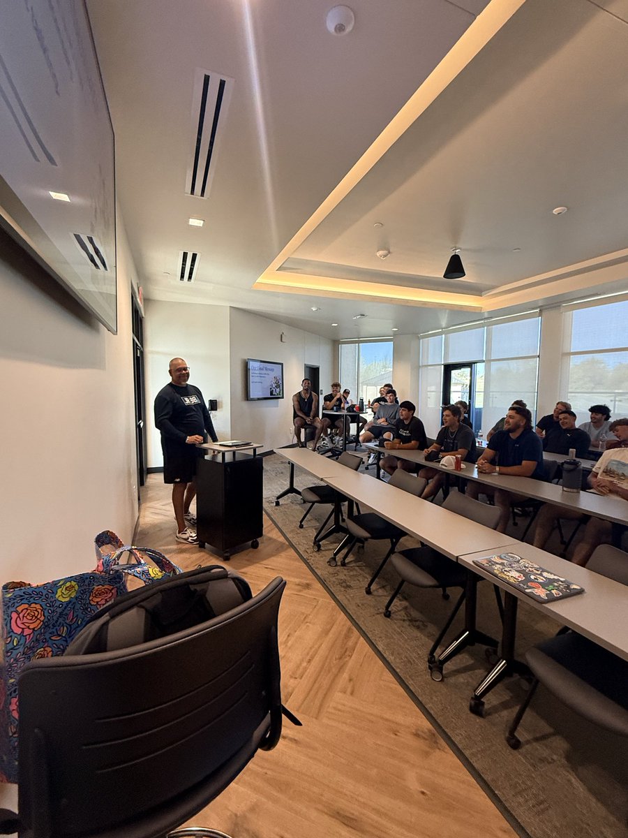 JR 98 Inc tweet media