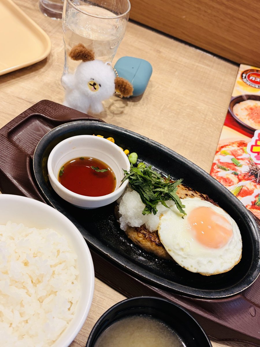 ZEFU402YO's tweet photo. 時間ないから3分で食べるよ
オリバー

 #LAZYTAILCLUB https://t.co/lfTaz3KgPv