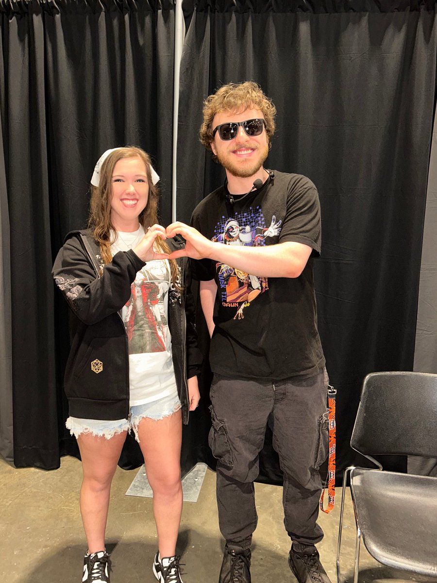 baeee_baeee_'s tweet photo. Yes this cowgirl loves some Dante &amp; Anime Fest 😈❤️ @MSAnimeFest https://t.co/2JDBSs3TzP