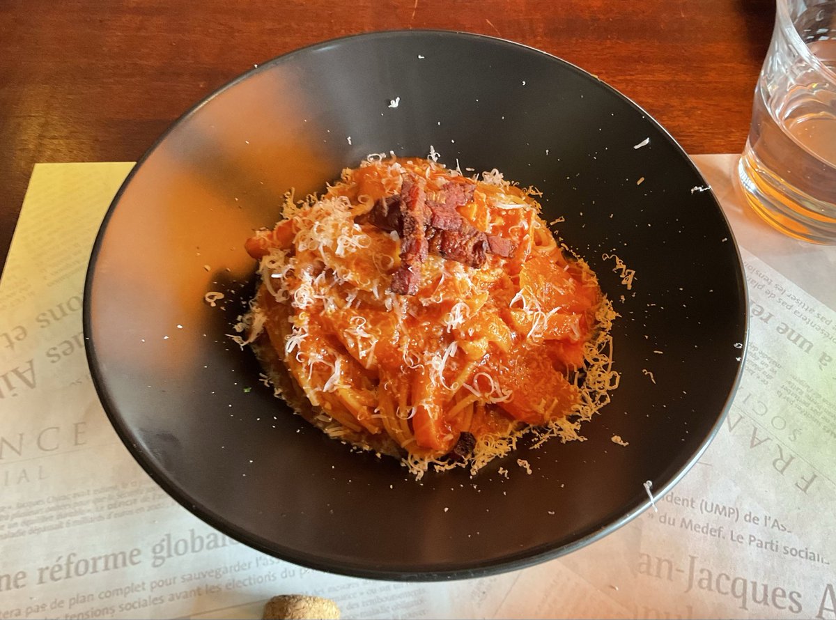 00rinchan's tweet photo. 今日の友人とのランチは少し贅沢して「タントグラッツェ」で「ランチコース(2,500円)」😋
開店時間(11:30)に行ったんだけど、既にマダム達がいっぱいいた😅
料理が5品とドリンク、客層からか量は少な目かな😲

＃地元メシ https://t.co/0iGsIDjxAH
