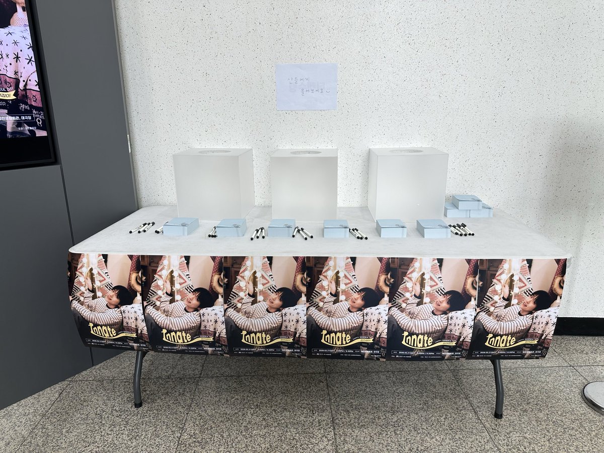 [Innate : 길라잡이] 공지

<1부> 잔여석에 한하여 현장판매를 진행합니다. 

입장 후, 로비에서 
아티스트에게 편지를 전달할 수 있는 우체통과 
질문 코너도 함께 이용하실 수 있습니다.