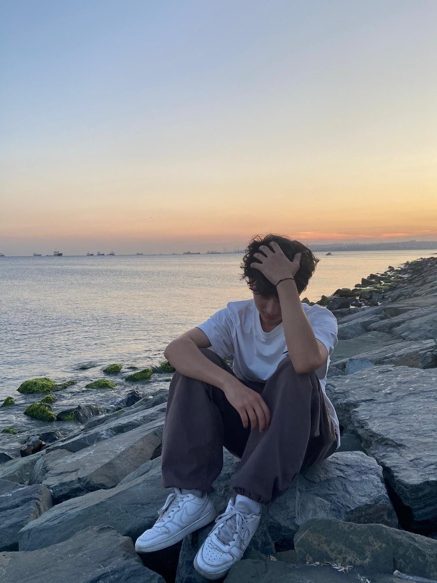 Whitey 💫 tweet media