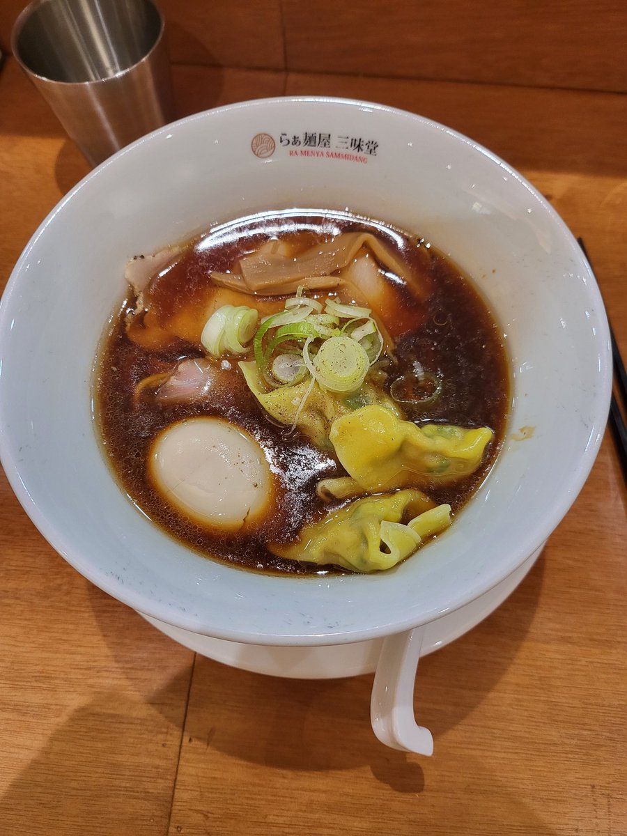 お久しぶりにラーメンを食べた。
오랜만에 라멘 먹으러 옴.