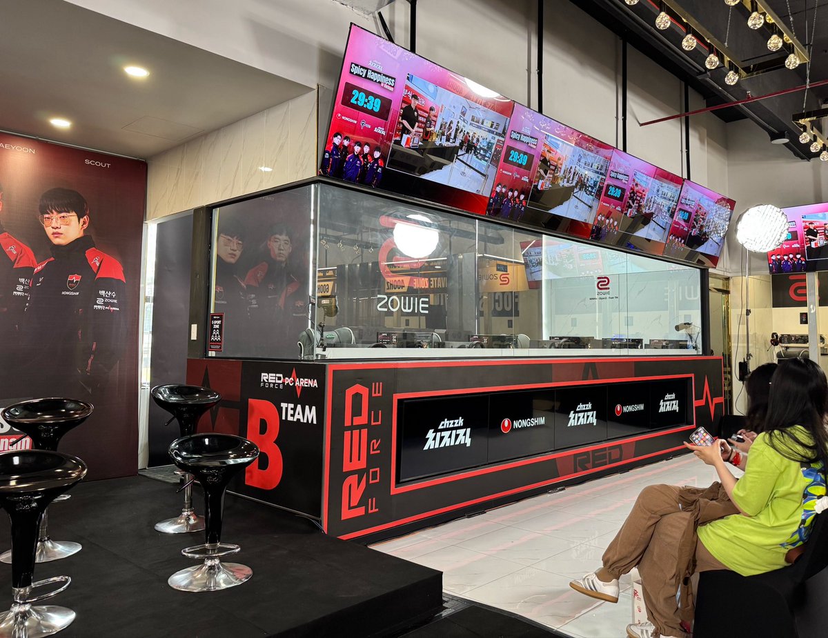 取不到名字的F tweet media