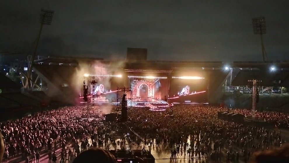 Imagínate hacer un show  como este, 3 horas bajo la lluvia, Tini Voz y Madre da Argentina.