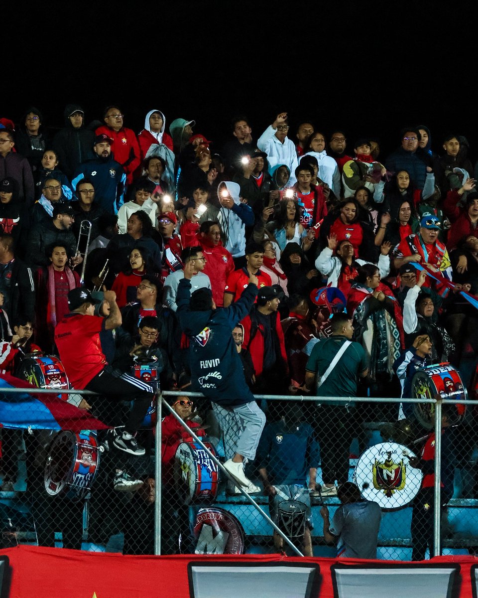 elnacionalec's tweet photo. Gracias a ustedes por dejar su aliento fuera de la cancha, por ser esa hinchada fiel que no abandona, porque donde está el rojo, están ustedes ❤️

Seguimos con fuerza 💪🏻 

#ElNacional #bitri https://t.co/XL2TWGz6Lh