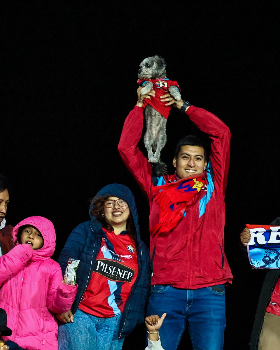 elnacionalec's tweet photo. Gracias a ustedes por dejar su aliento fuera de la cancha, por ser esa hinchada fiel que no abandona, porque donde está el rojo, están ustedes ❤️

Seguimos con fuerza 💪🏻 

#ElNacional #bitri https://t.co/XL2TWGz6Lh