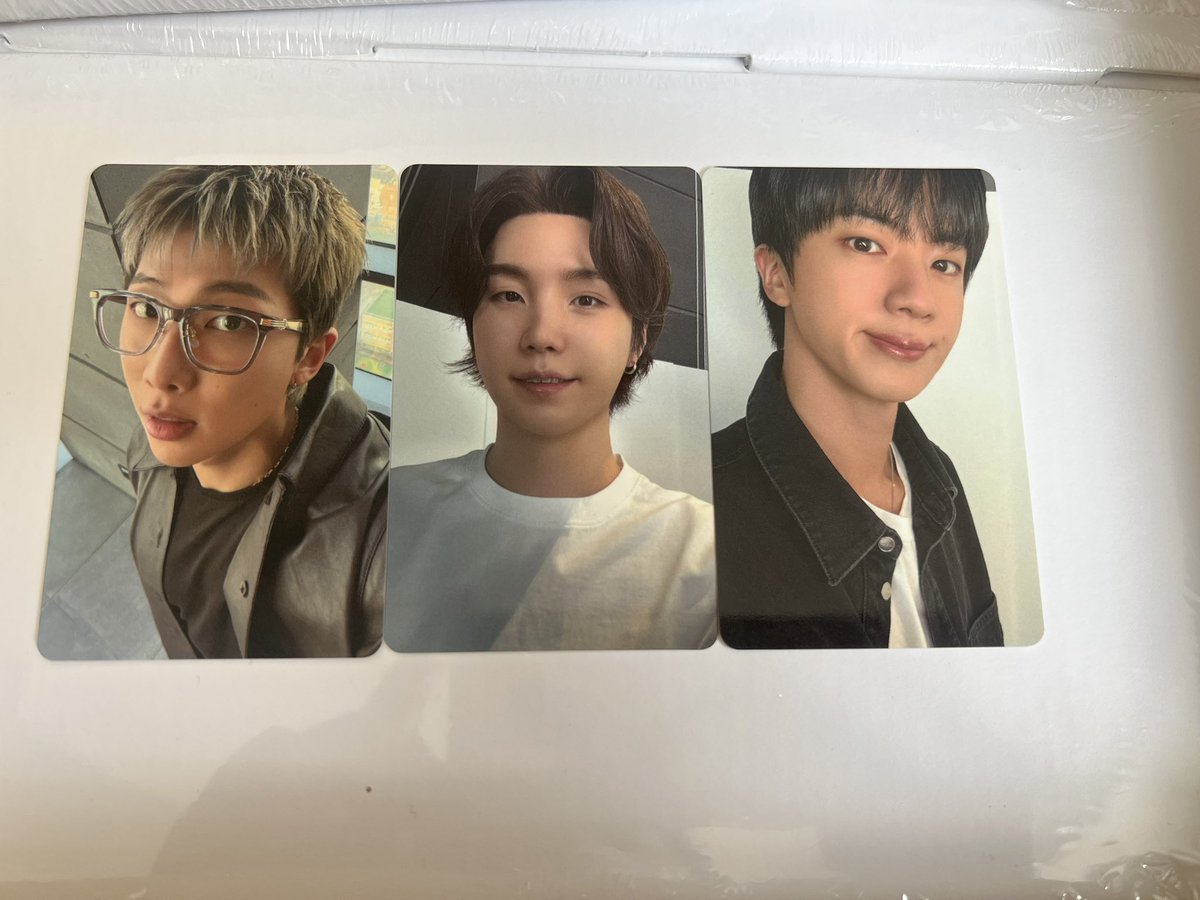 Anzu06131013's tweet photo. BTS  ARIRANG アリラン weverse 
ラキドロ トレカ交換

譲▶︎ナムさん、ユンギ、ジン

求▶︎同種 ジョングク

よろしくお願いします😭🙏🏻

#bts交換 https://t.co/6bKMv7hjSJ