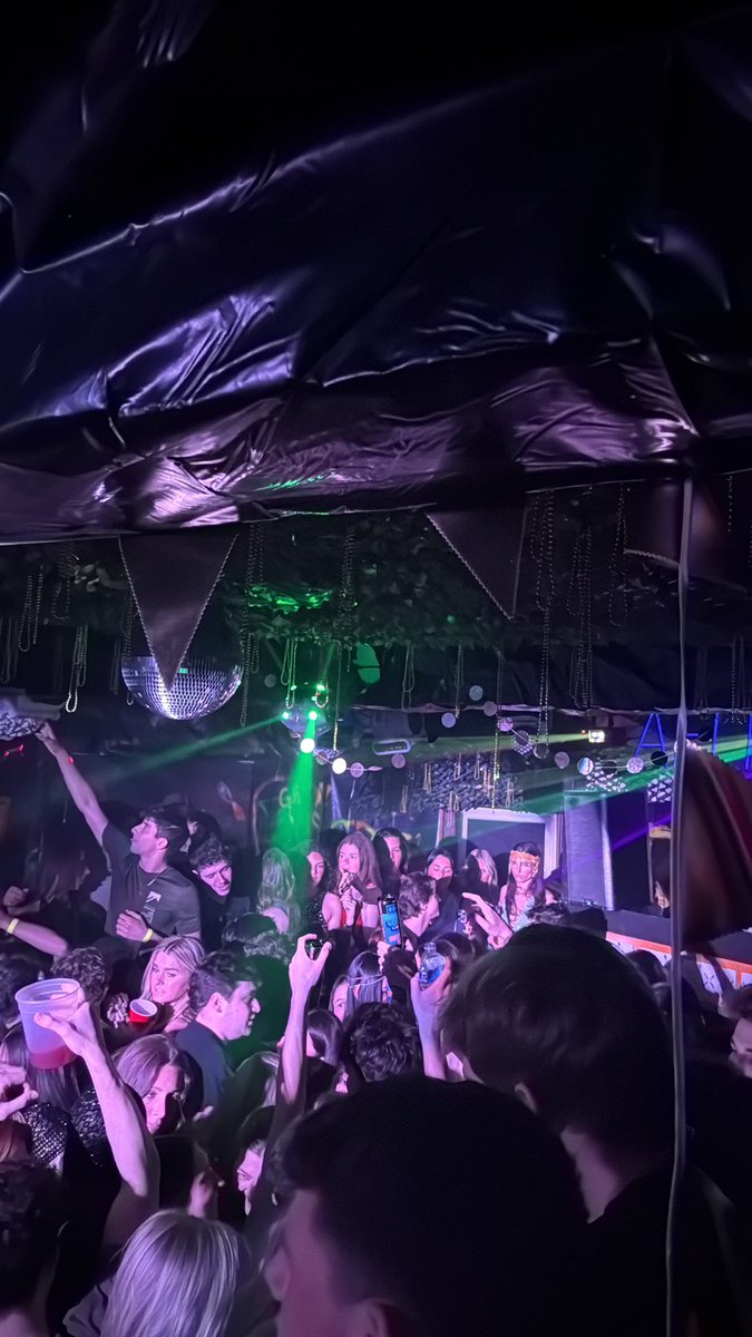 Gatsby theme my ass. #Millar #TheCrown