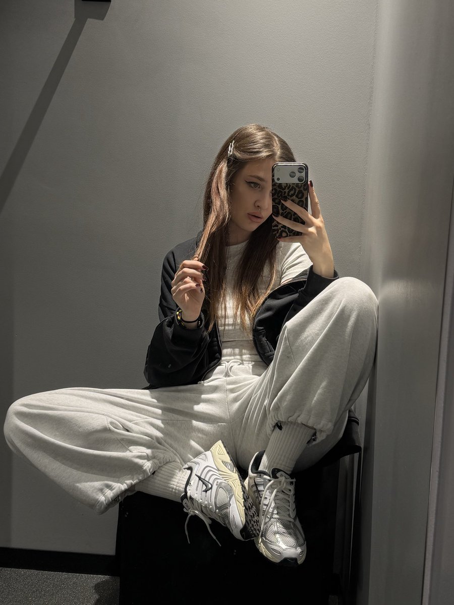 Veronica tweet media