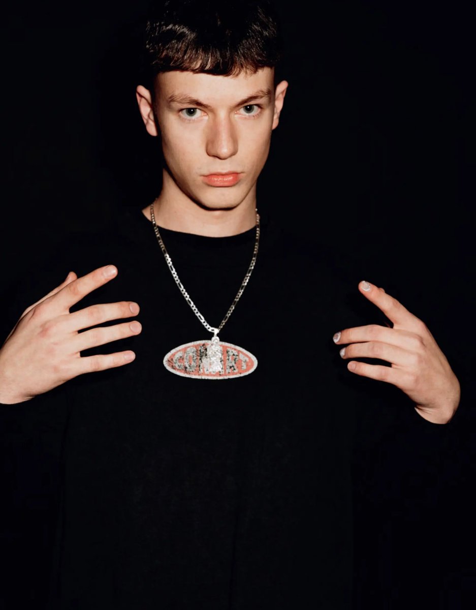 hourly bladee 🗡️🃏🛡️ tweet media