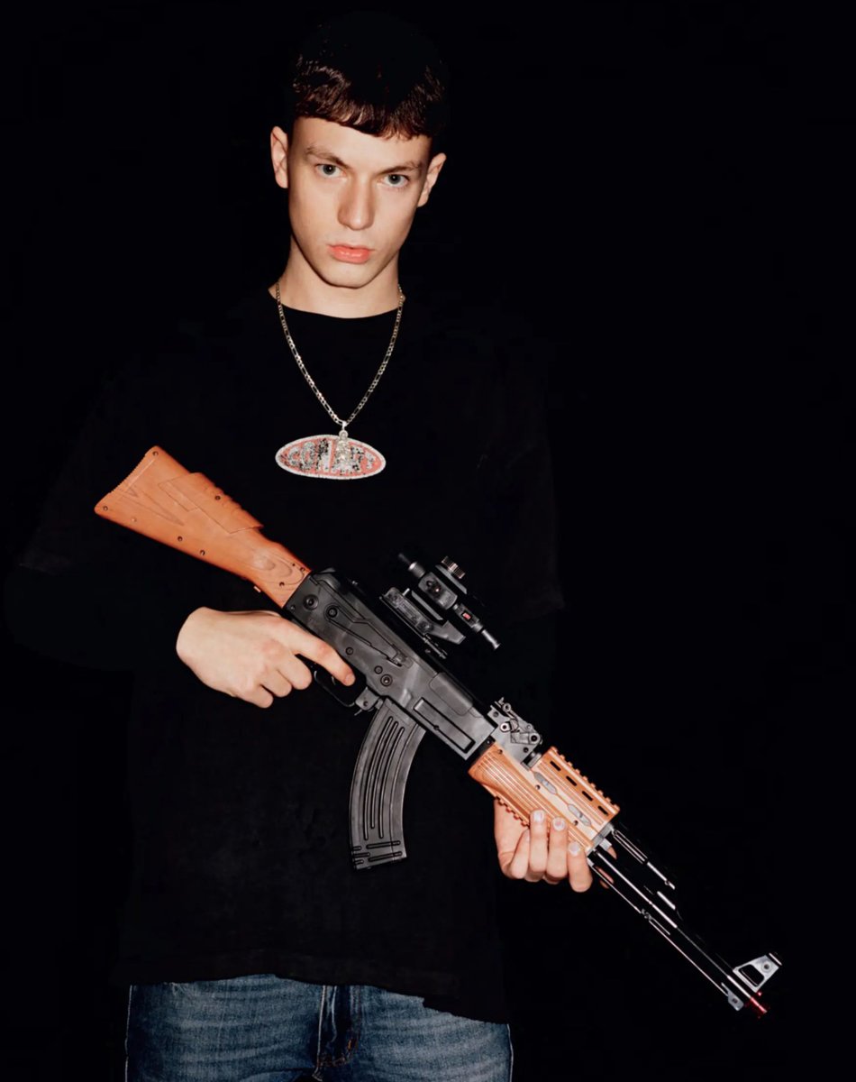 hourly bladee 🗡️🃏🛡️ tweet media