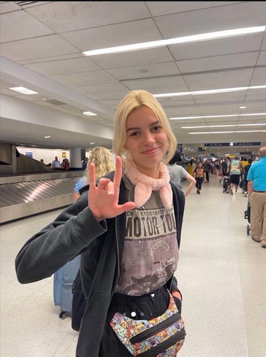 Lee Patriot Hood tweet media