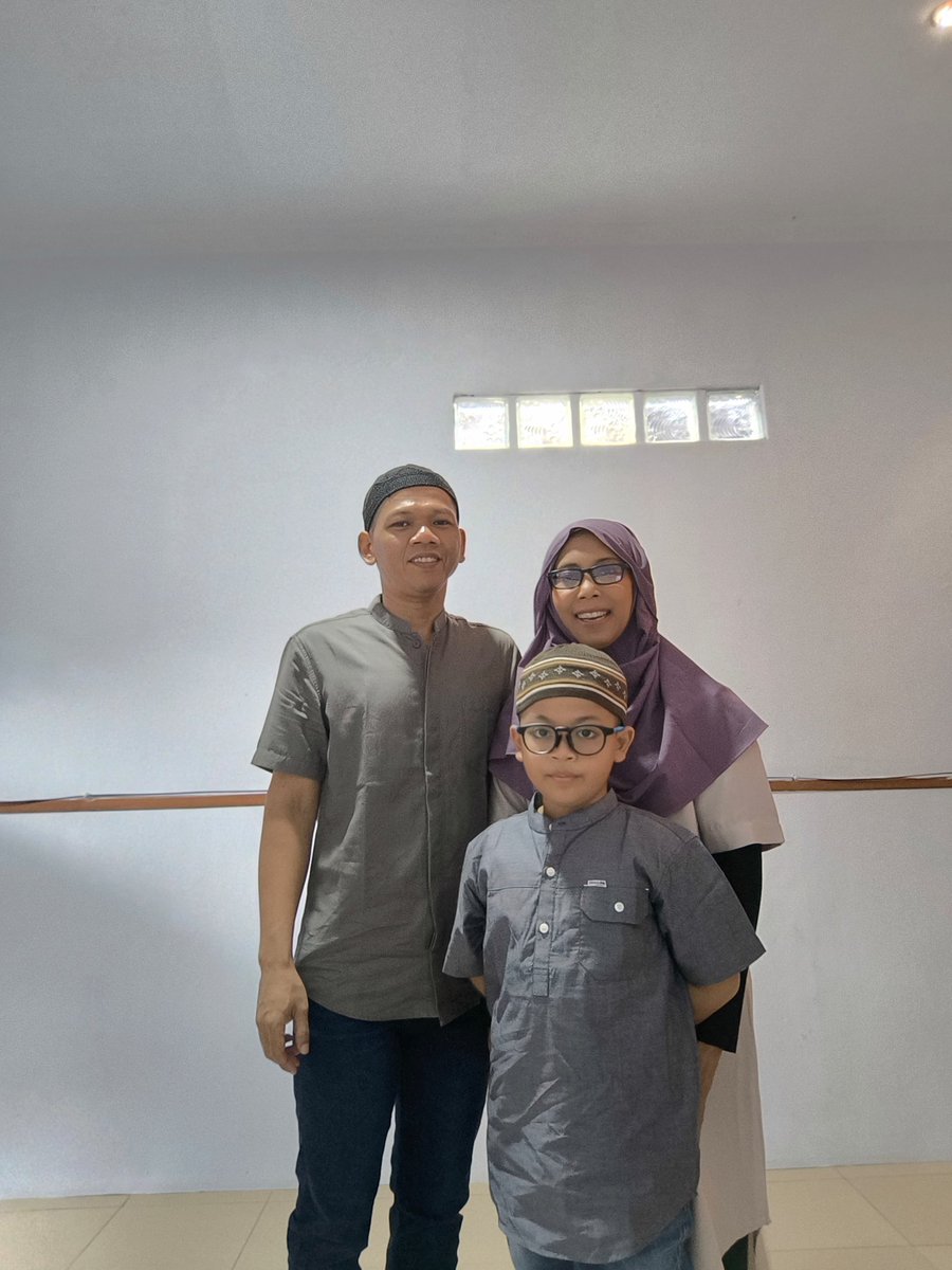 darksweetone's tweet photo. Dear Friends, 

Eid Mubarak!

May this Eid soften every worry and brighten every hope in your heart.

Taqabbalallahu minna wa minkum, taqabbal ya karim.

Selamat Hari Raya Idul Fitri 1447 Hijriah 🙏

🩵Miss Naomi &amp; Fam https://t.co/lLzu5RzYPD