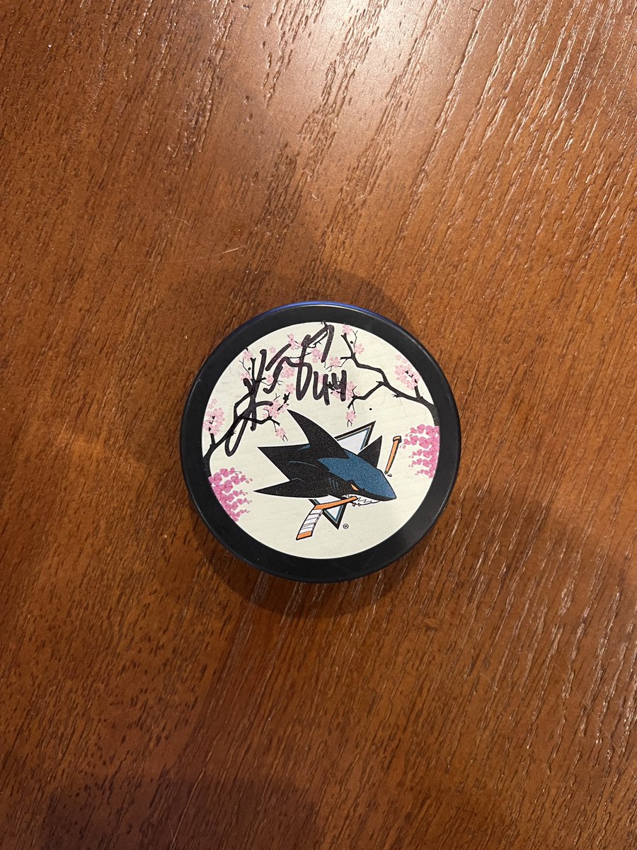 iris 🦈 tweet media