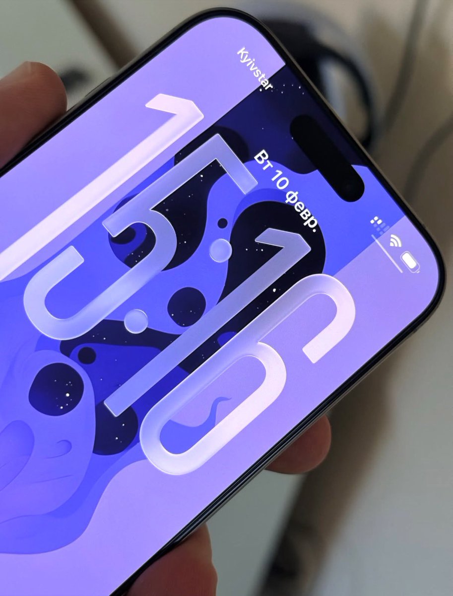 Pulaxki's tweet photo. iPhone setup https://t.co/9Qb0jUrLHQ