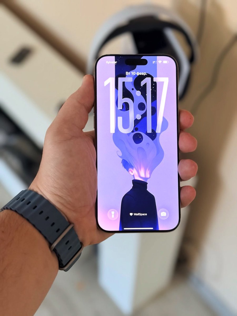 Pulaxki's tweet photo. iPhone setup https://t.co/9Qb0jUrLHQ