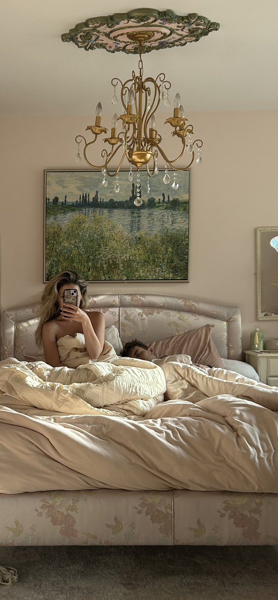 babooshke's tweet image. Born on the first day of spring ⛲️🪷