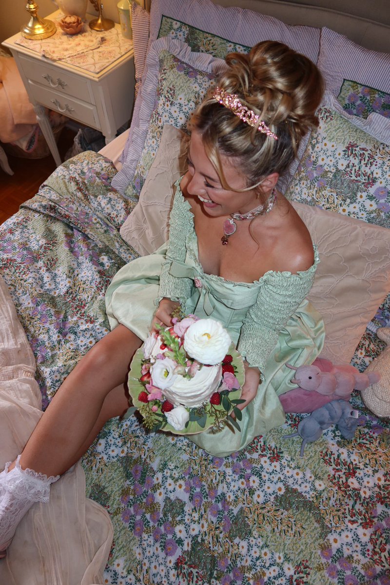 babooshke's tweet image. Born on the first day of spring ⛲️🪷