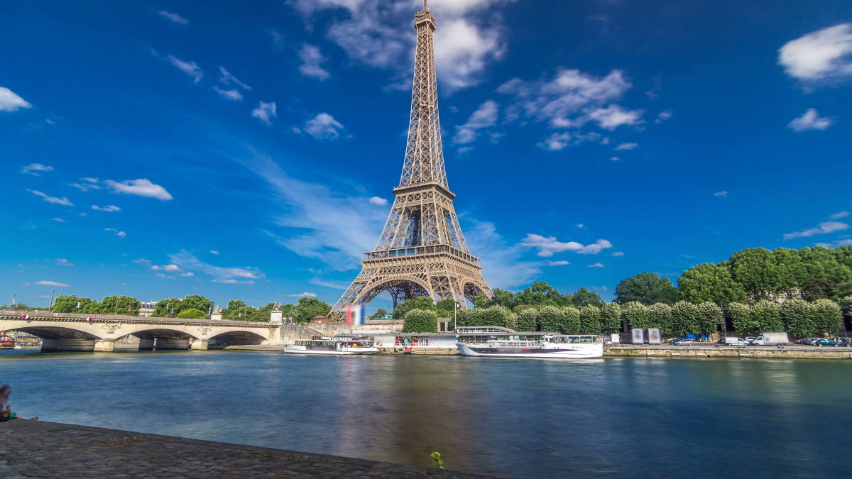 SagarSimrol's tweet photo. Tried the new 3D city exploration app! Wander through Parisian streets at dawn, spot hidden cafes—feels like you’re there. Swipe to start your virtual adventure https://t.co/PaOHzcNmJD