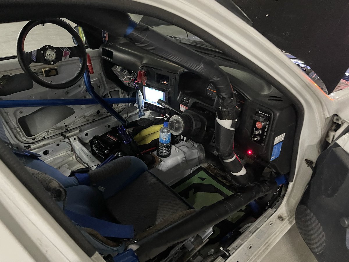 Redbull tokyo drift 2026
展示車両　暫定ベストオブベスト
でしょう。ADバン。車検取ったばかりということで勉強するところたくさんあるのかと！さすがです！