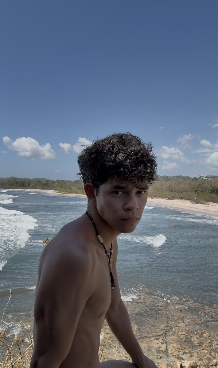 Roxander tweet media