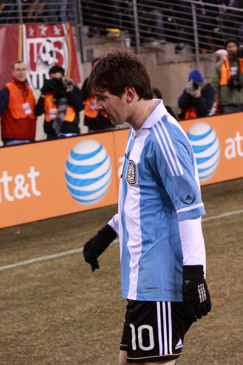 LM10GOAT 🐐 tweet media