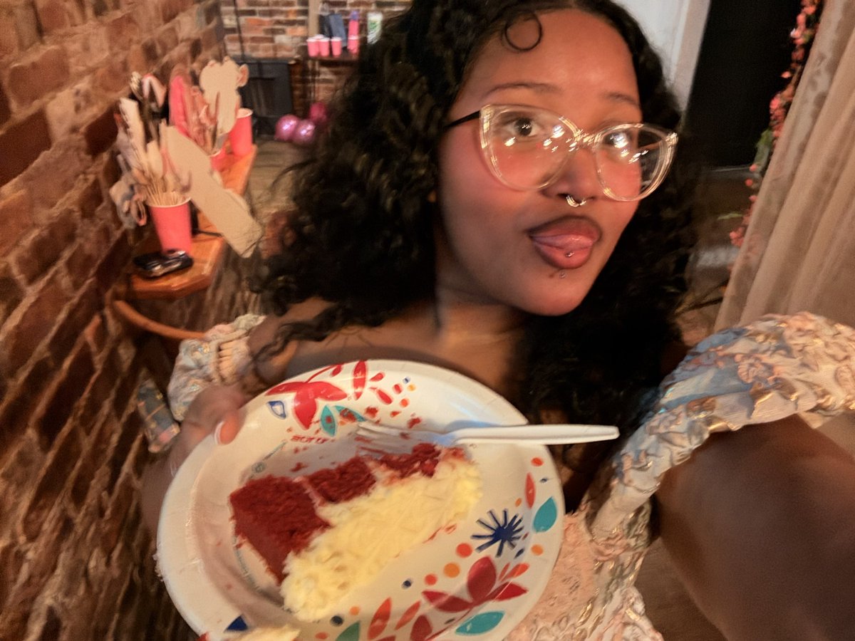 j꩜urnofarc tweet media