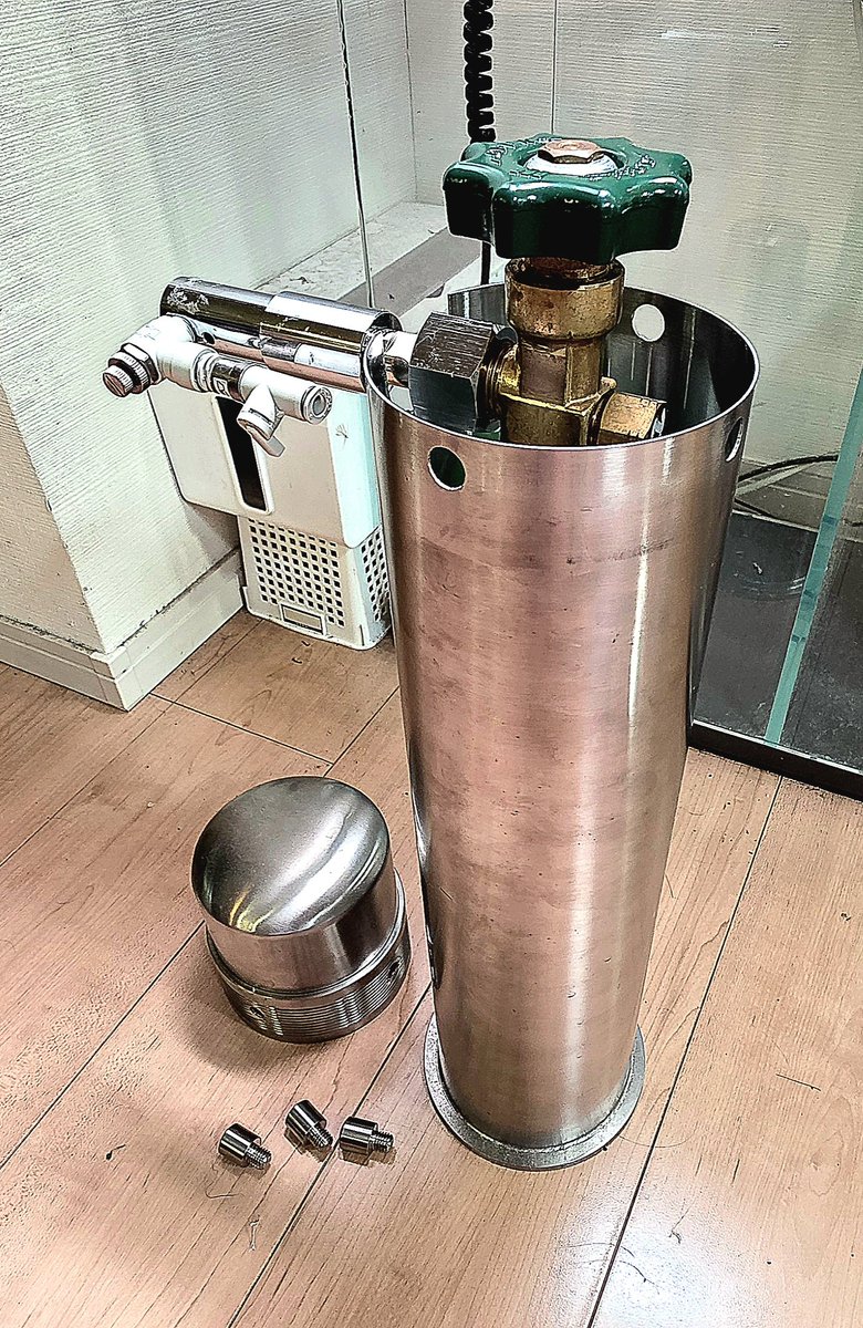 dorche2021's tweet image. CO2ボンベの充填ができたとの連絡を受けてアクアペット佐賀へ。予想以上の経費に😱しましたが、これで我が家のTOWERが復活❗

帰宅して早速水槽に再設置。
BEETLE COUNTERのクルクルとパレングラスからのシュワシュワはやっぱりいい😀

さあ！この後は３連休最大の大仕事開始です✊

#ADA
#CO2
#TOWER