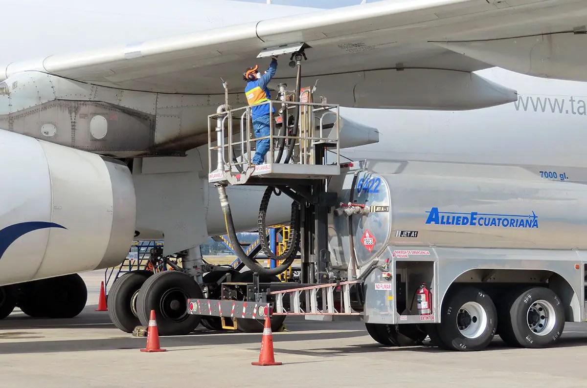 Desde este 21 hasta el 28 de marzo se restringe la distribución de combustible de aviación tipo Jet A1 a un 50% de su capacidad en todos los aeropuertos del país con el objetivo de proteger el stock disponible. 

Información de: <a href="/DGAC_Ecuador/">DGAC Ecuador (DAC)</a> 

#Ecuador #JetA1 #Noticias