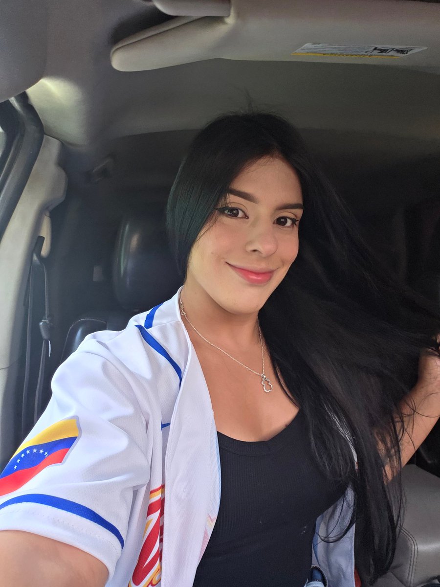 Gaby (@gabyebs) on Twitter photo 