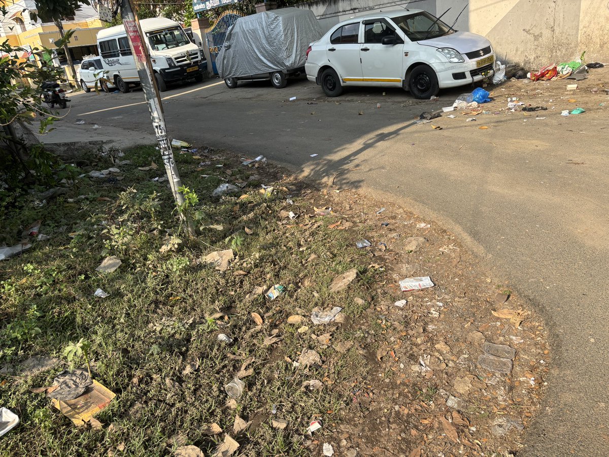 Soulful_sonic's tweet photo. In our area near medavakkam post office, there are no dustbins or regular sweepers. Garbage is increasing and it is becoming a problem for everyone here.

Pls arrange dustbins and regular cleaning at the earliest 🙏 @chennaicorp https://t.co/dwGF4dFVWG