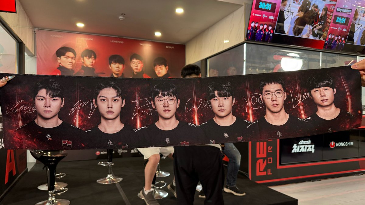 取不到名字的F tweet media