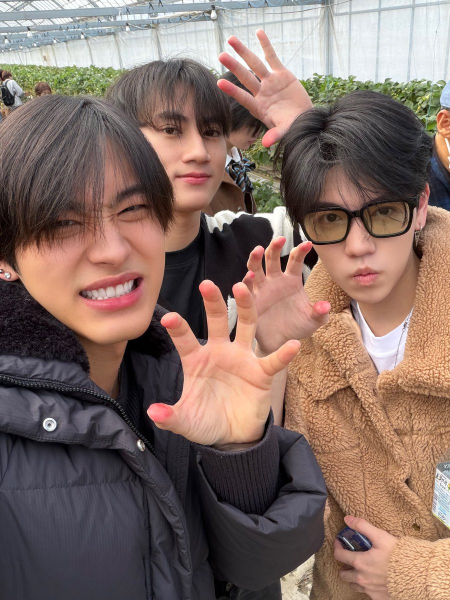 กินจนมือแดงเลยย <a href="/pung_phirunwat/">pung_pung</a> <a href="/pete_nvich/">Pete.nvich</a> 
#DMDChillDayInJapan