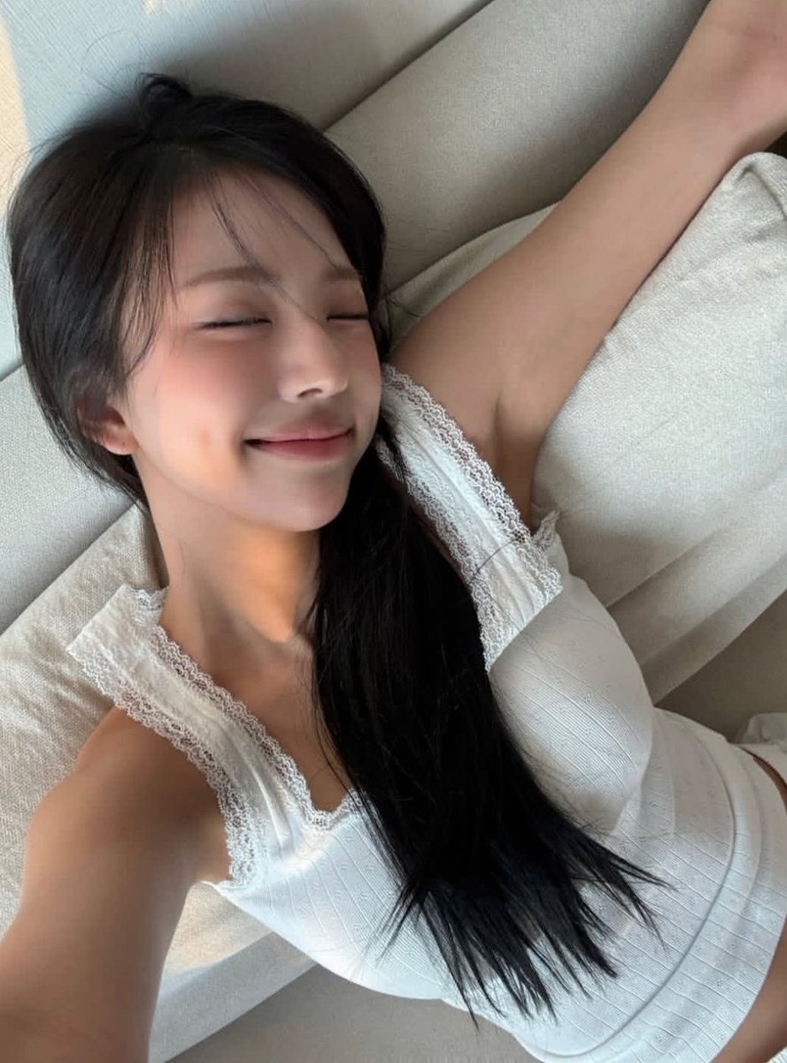 yuwi. and 50 others tweet media